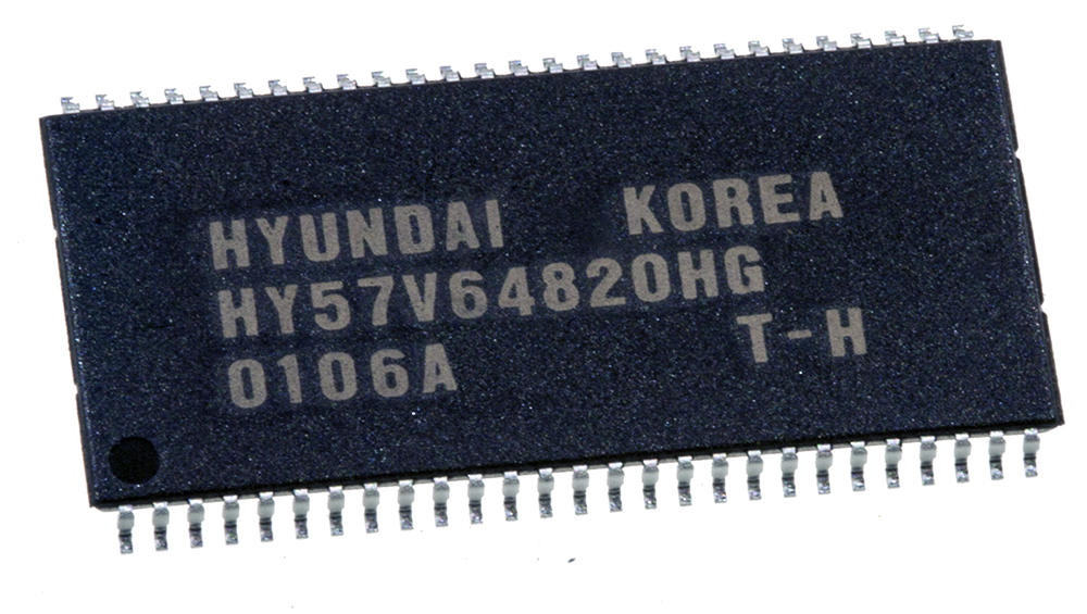 Hynix Semic. HY57V64820HGT, микросхема памяти 4Banks x 2M x 8Bit DRAM TSOP-2